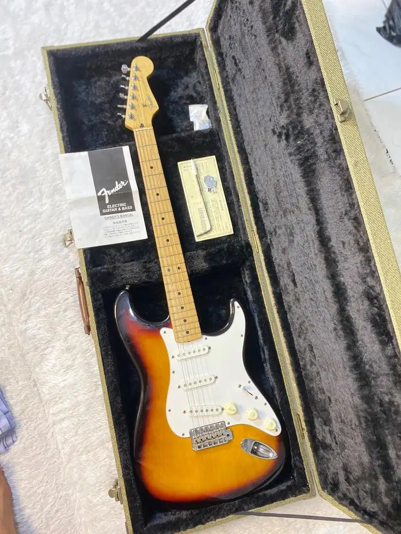 FENDER JAPAN ST-STANDARD STRATOCASTER 3TS SUNBURST