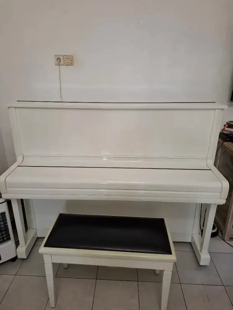 Piano Upright Young Chang U-121