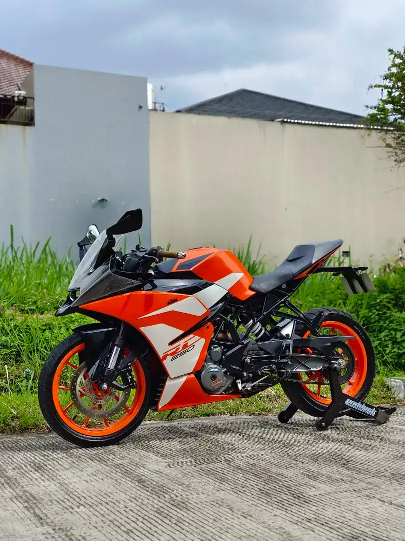 KTM RC 250 ABS ORANGE TAHUN 2017 LOW KM 11K PAJAK PANJANG