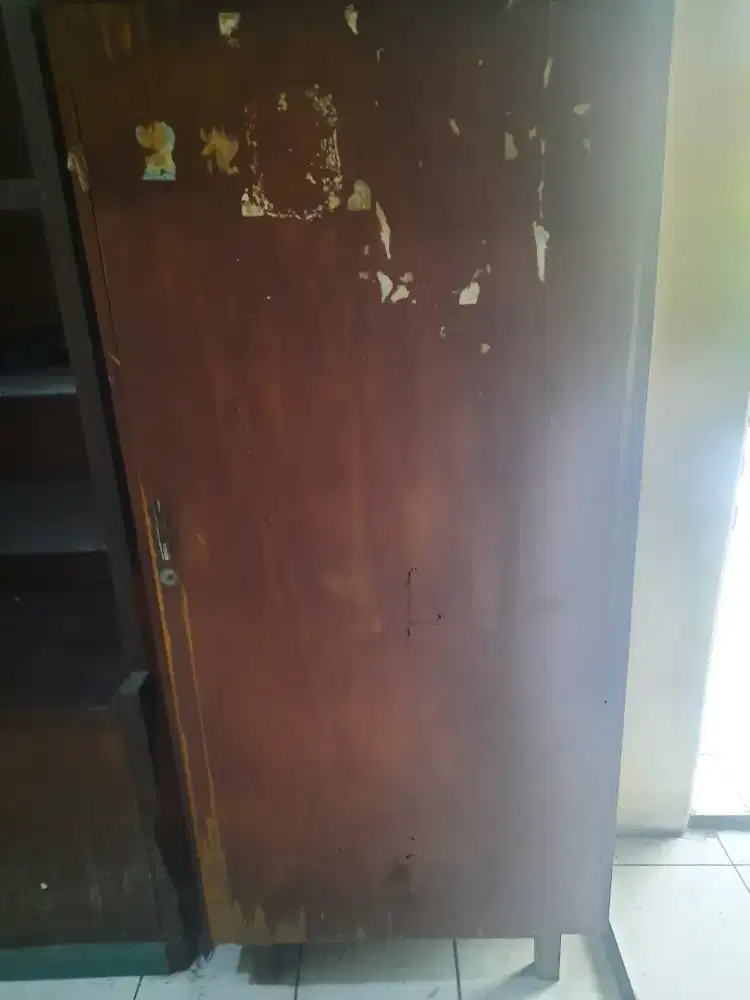 DIJUAL CEPAT' 2SET LEMARI BEKAS