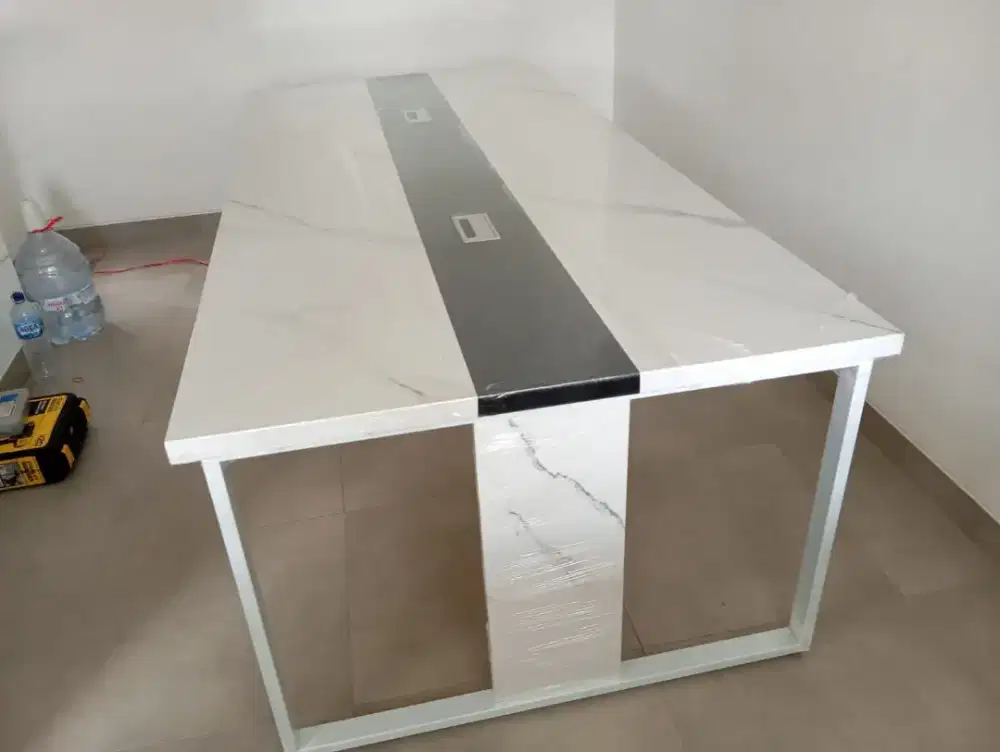 meja meeting kantor uk 240