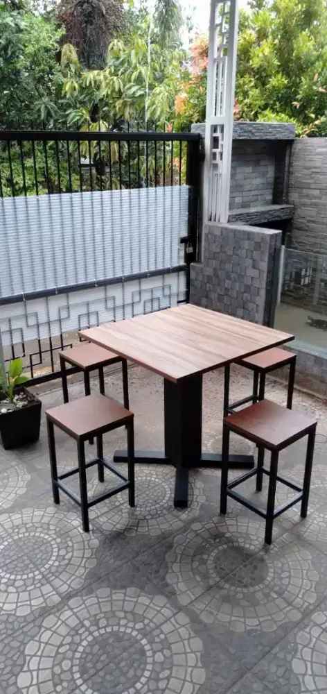 Set Meja Makan Cafe atau Resto