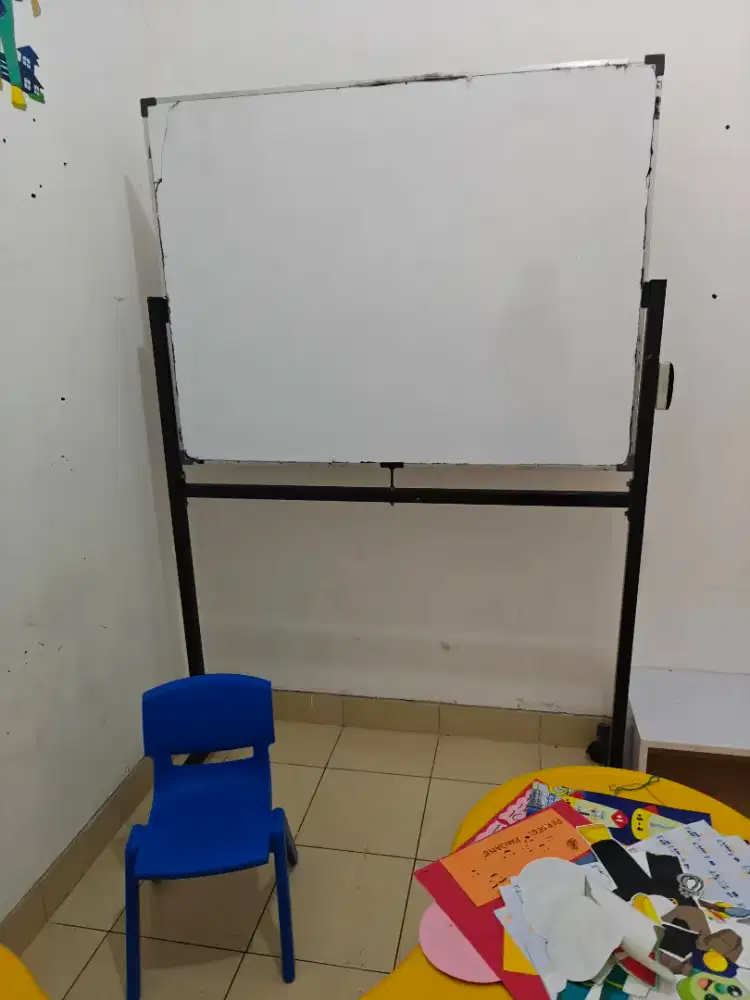 Whiteboard standing magnetic