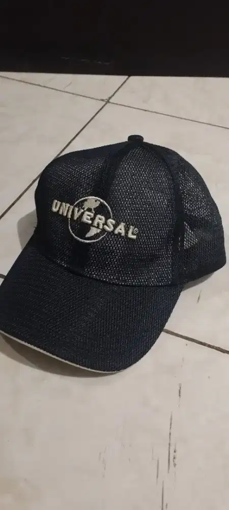 Universal studio cap