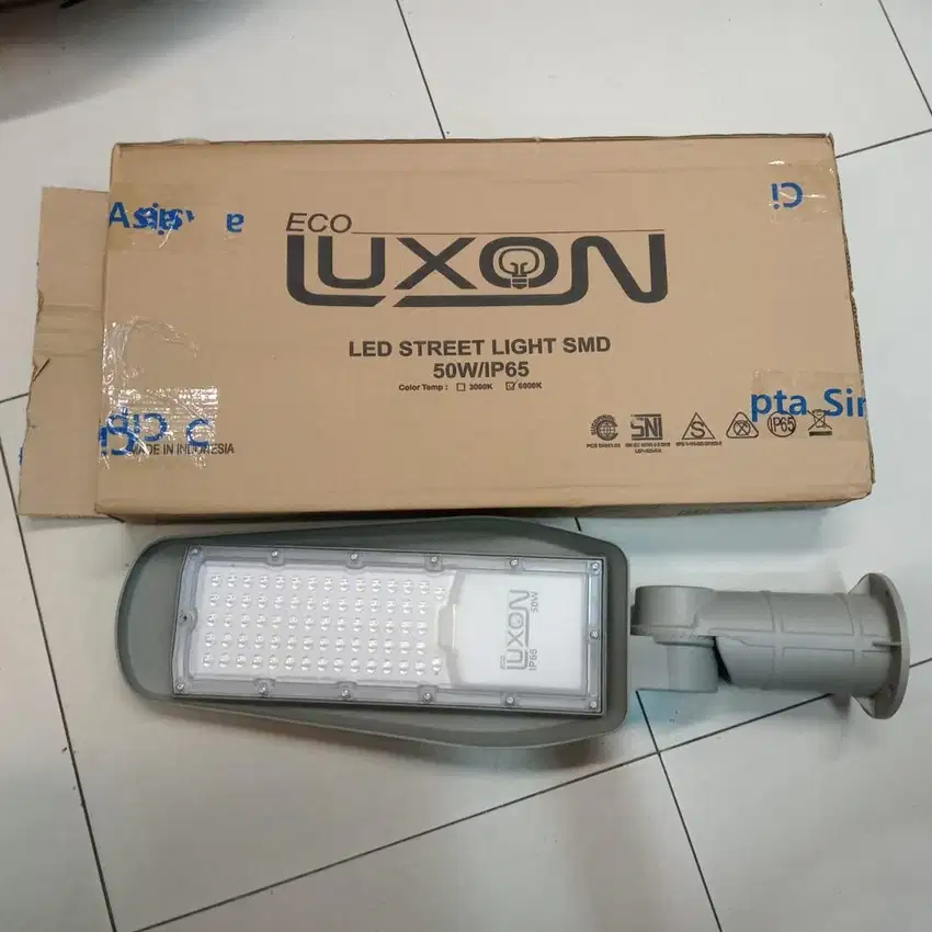 Lampu pju street light