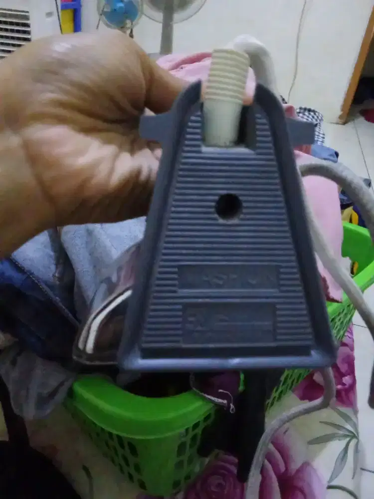 Setrika listrik miyako