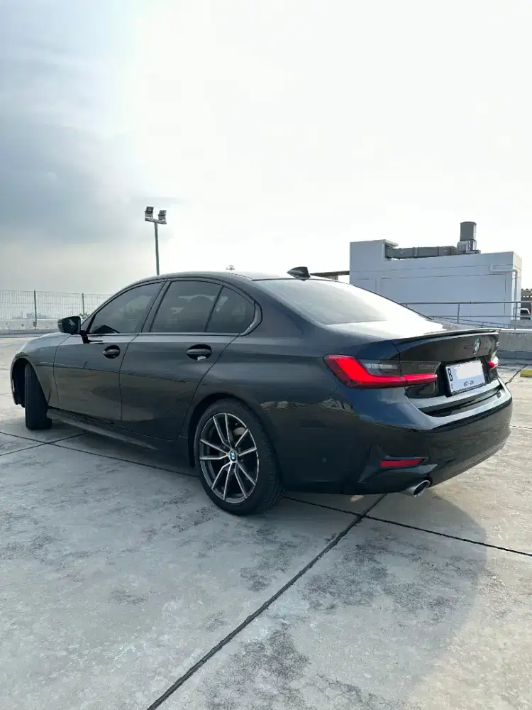 BMW 320i Sport Black 2021