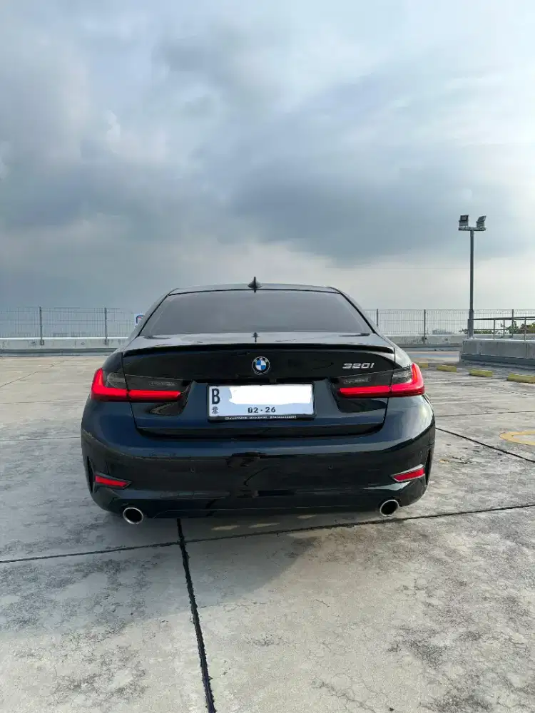 BMW 320i Sport Black 2021
