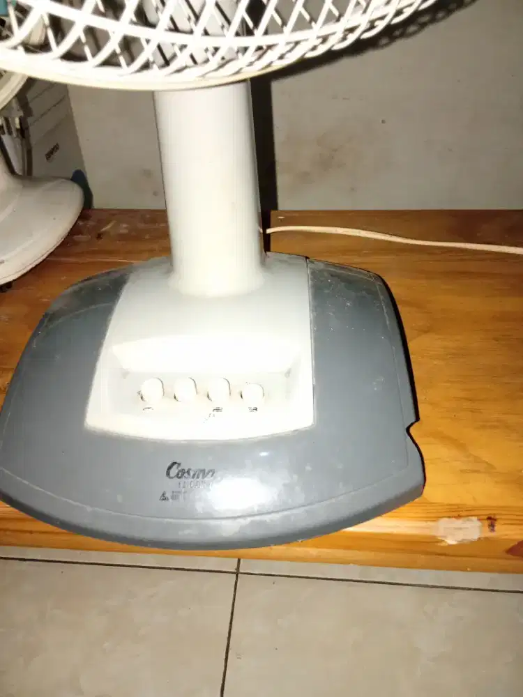 Kipas angin duduk cosmos