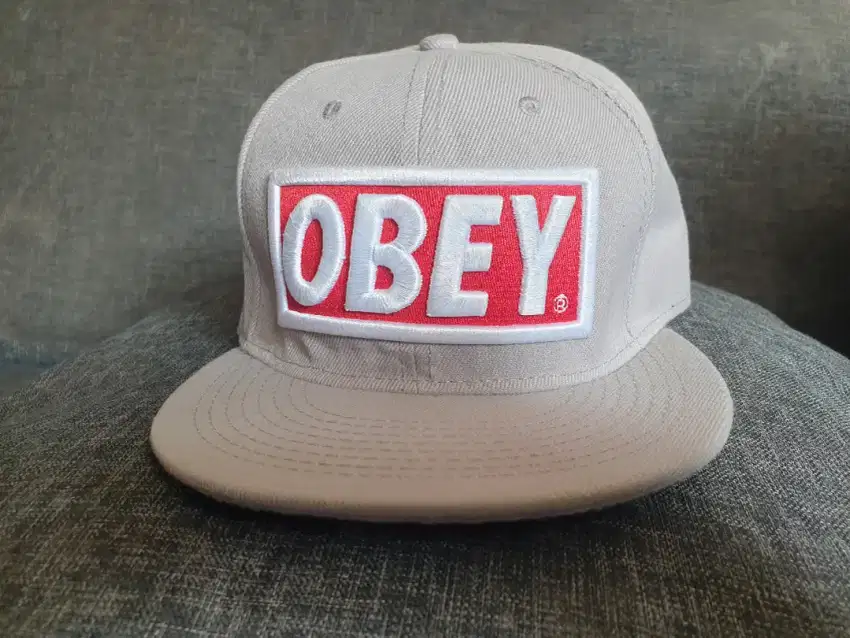 Topi Snapback Obey