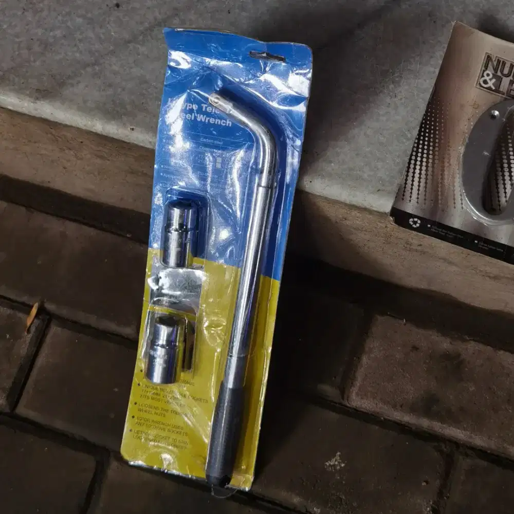 Kunci Pembuka Baut Roda Ban Model teleskopik 4 ukuran lubang baut