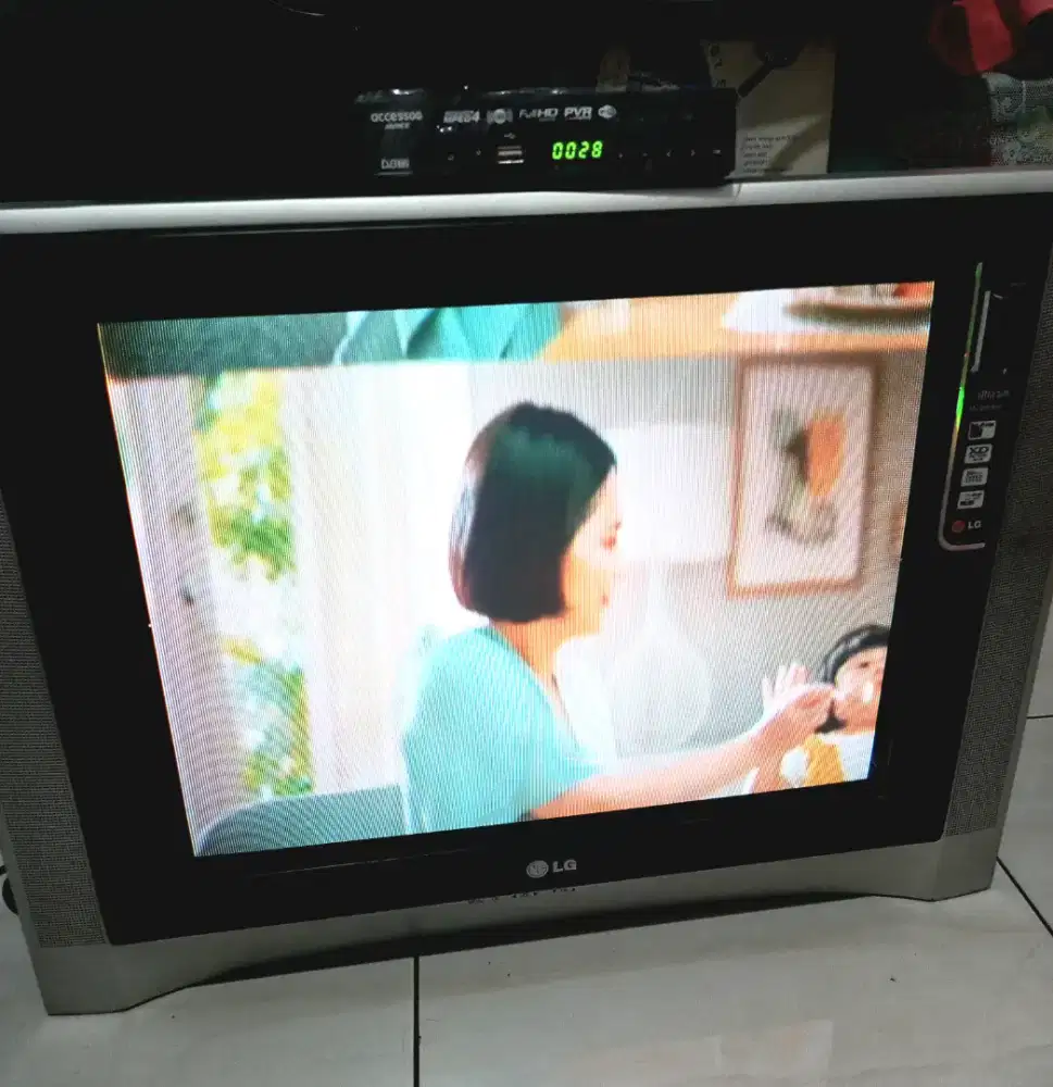 Tv LG 21 inci + remote + STB . Harga netto