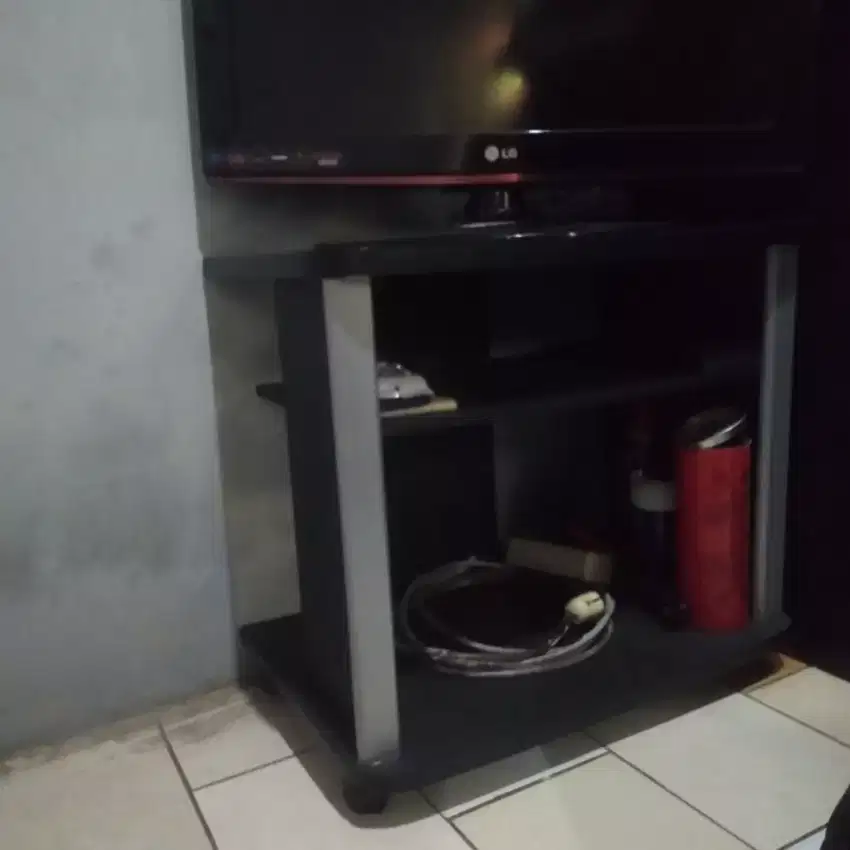 Rak tv minimalis