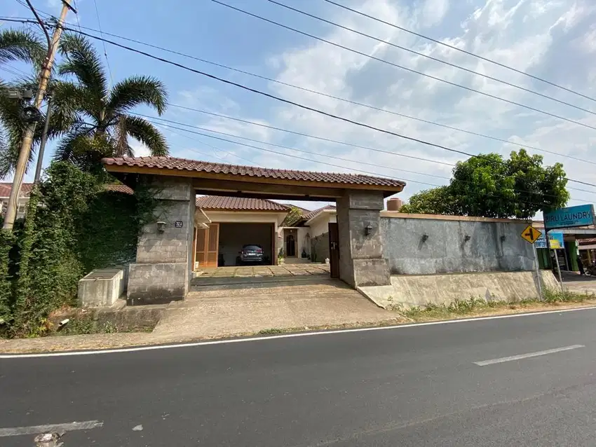 Villa dengan Kolam Renang di Kota Palembang