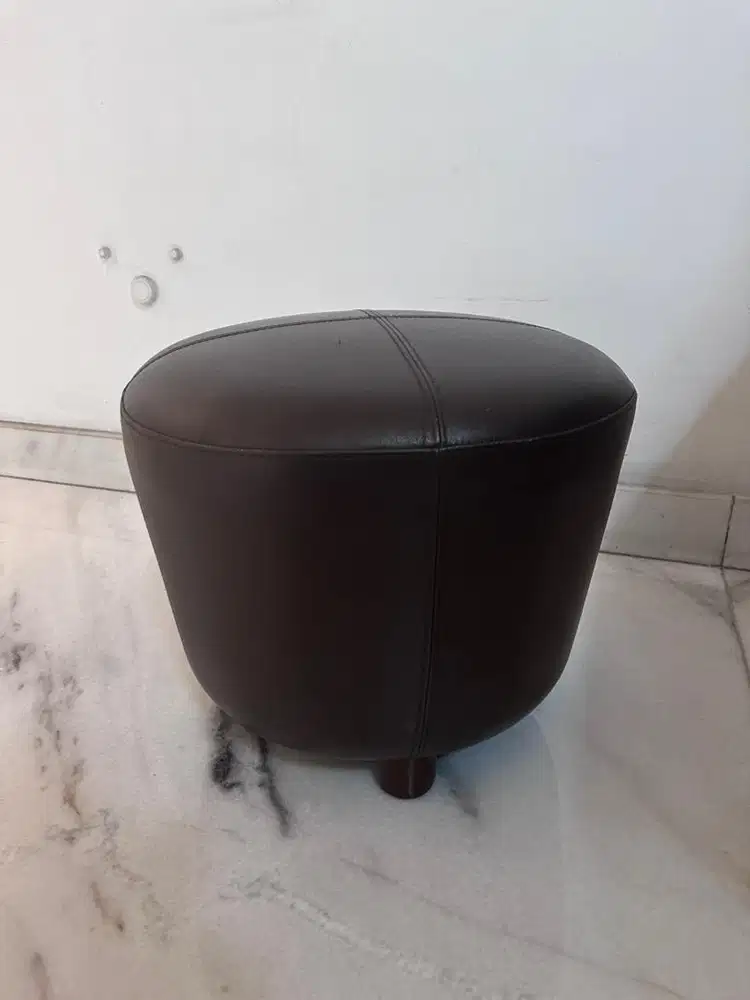 Bangku Kulit Coklat Meja Rias