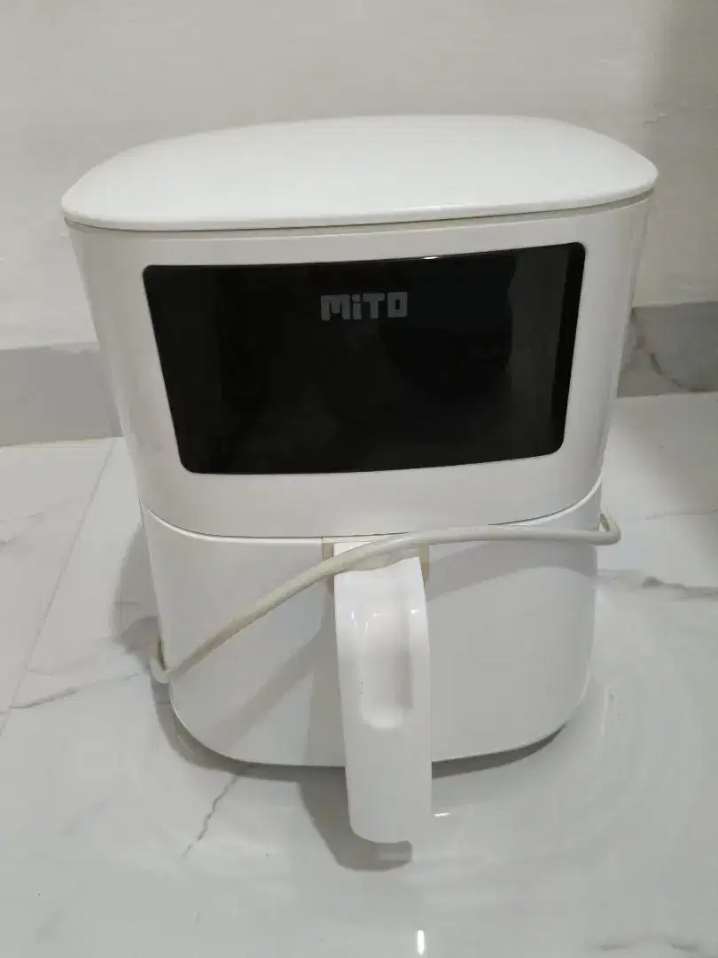 Mito air fryer warna putih