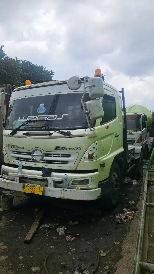 Hino ranger SG 260 head trailer tractor tahun 2013 rem angin