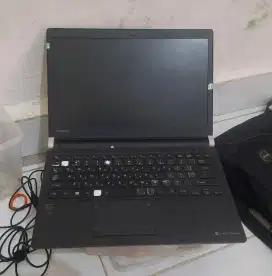 Laptop bekas mulus berkualitas nego murah Toshiba Dynabook