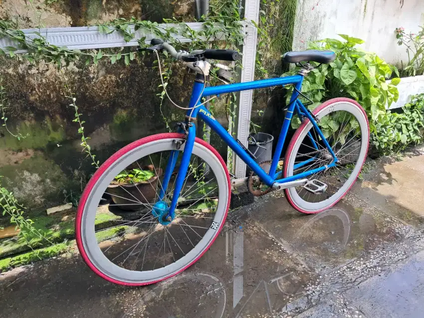 Sepeda fixie biru