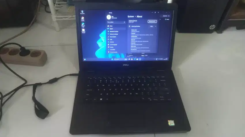 Laptop dell Inspiron 3481 core i3 gen 7 SSD dual VGA normal siap pake
