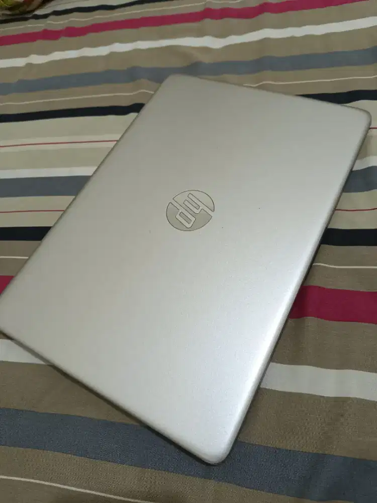 Laptop HP 14s cf2xxx Silver Ram 8Gb Rom ssd 256 normal mulus