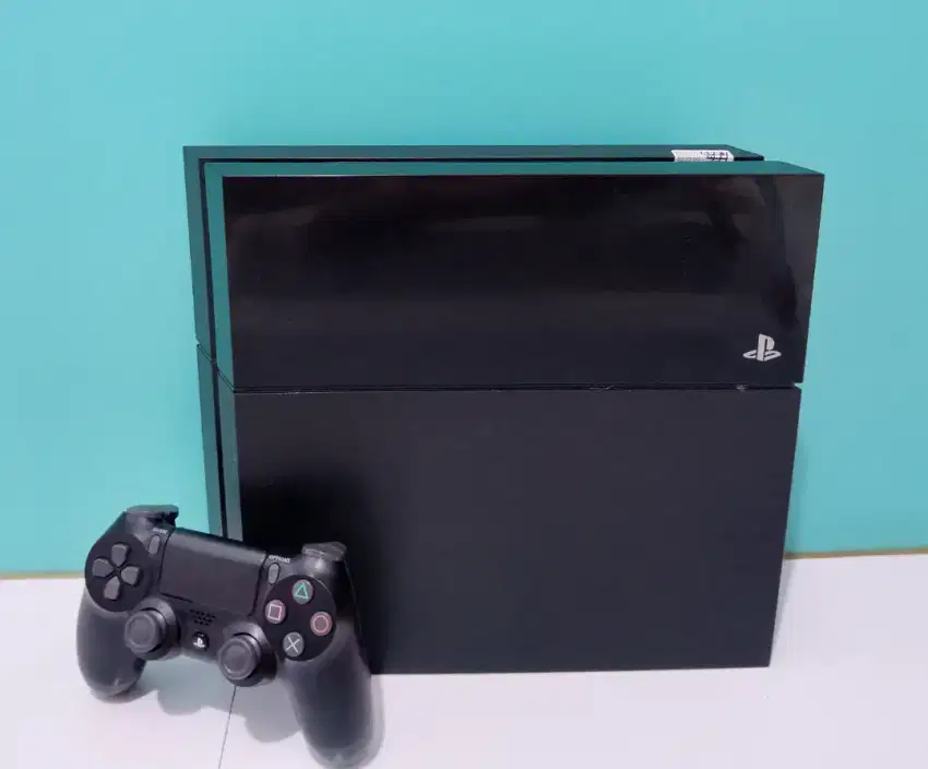 Dijual PlayStation 4 (PS4) - kondisi bagus !