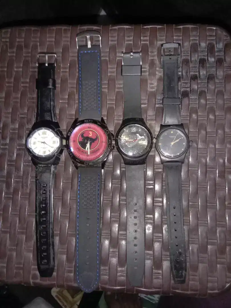Dijual 4 bh jam tangan analog