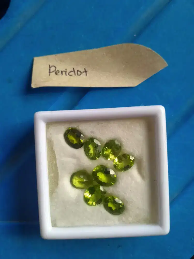 Batu peridot natural