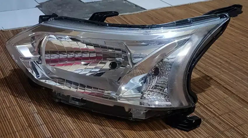 Head lamp Avanza 2018 (lampu kanan dan kiri )