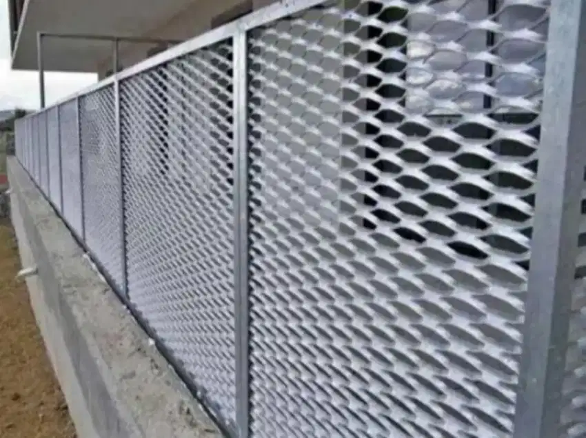 Pintu dan pagar expended atau expanda