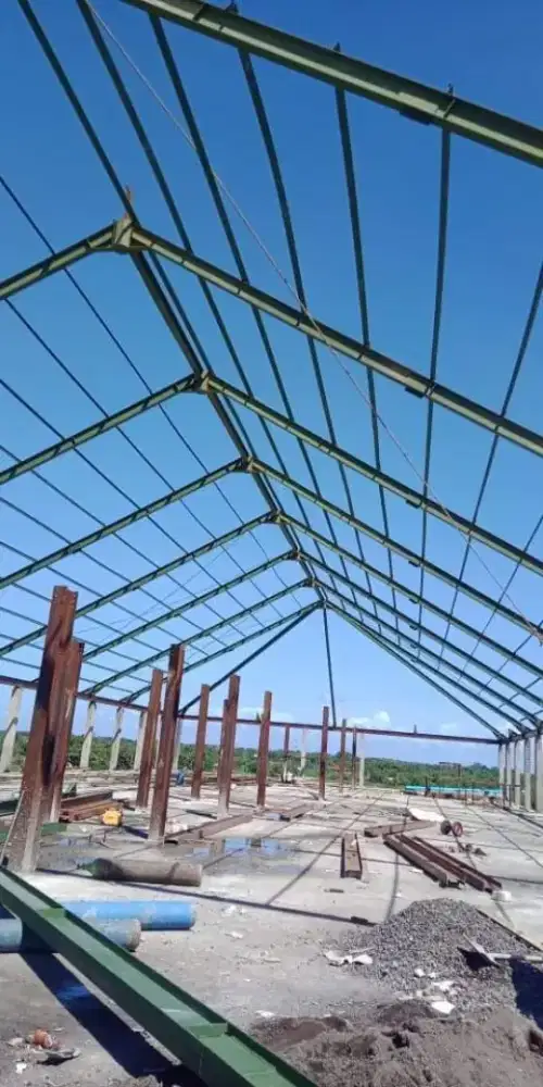 Besi kontruksi atap gudang