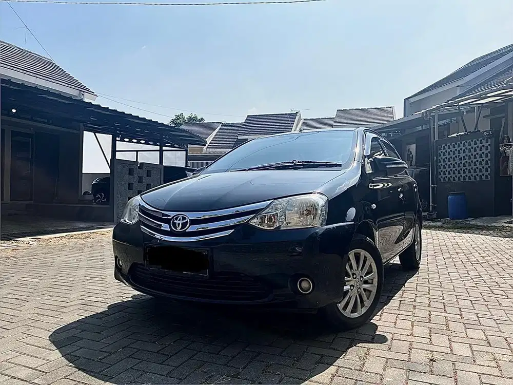 Toyota Etios 1.2 E Hitam