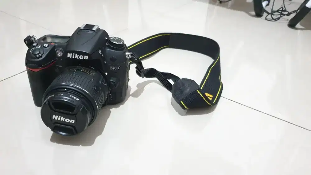 JUAL CEPAT!! Kamera Nikon DSLR D7000 (Free 1 buah kamera)