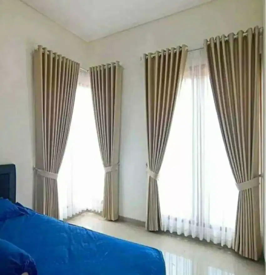 Pemanis jendela pasang gorden