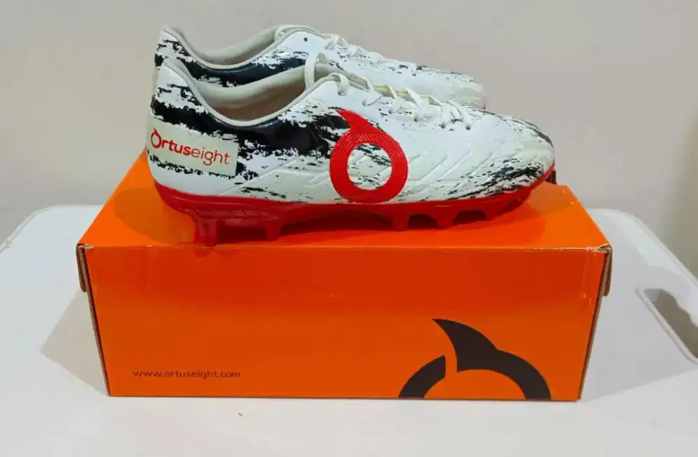 Dijual sepatu bola anak merek Ortuseight original Harga 257.500 NETT