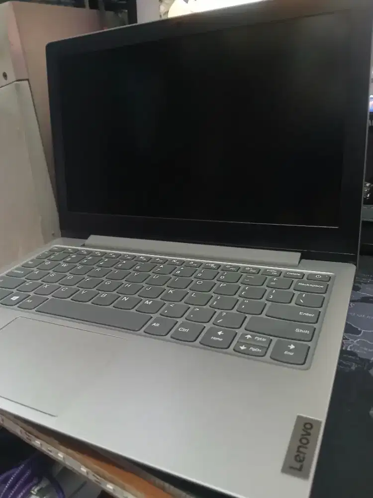 Lenovo intel 10in warna silver