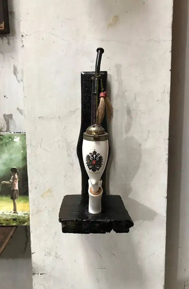 Pipa tembakau Austria dari bahan Porselen Antik