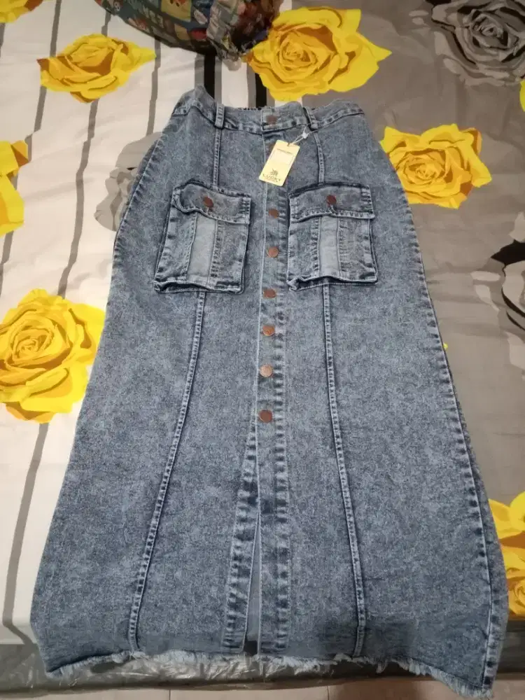 Rok jeans kargo masih baru 100 rb