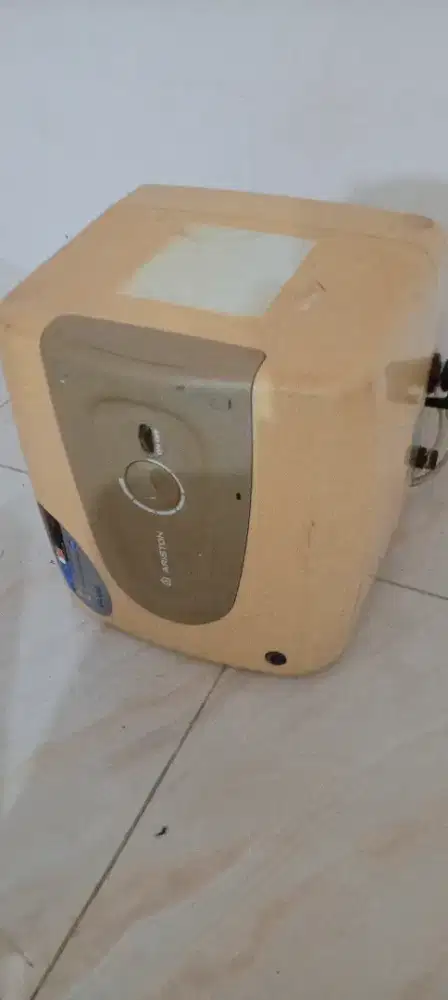 WATER HEATER merk Ariston