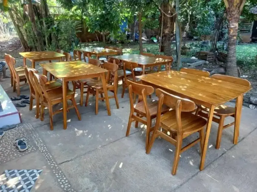 Meja kursi lengkung