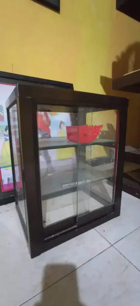 Etalase Kaca Mini