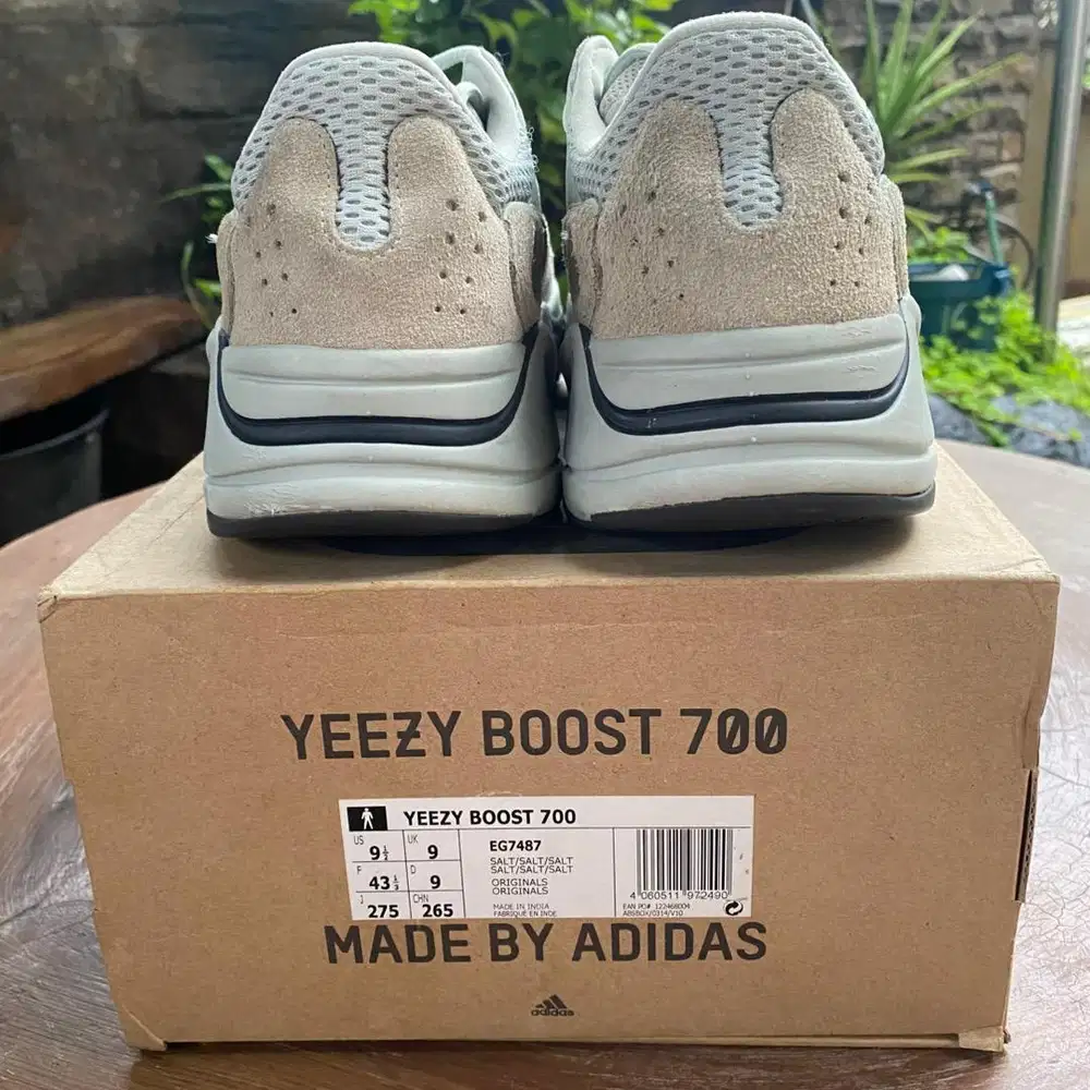 Sepatu Adidas Yeezy Boost 700 Size 43.3 / 27.5cm Fullbox