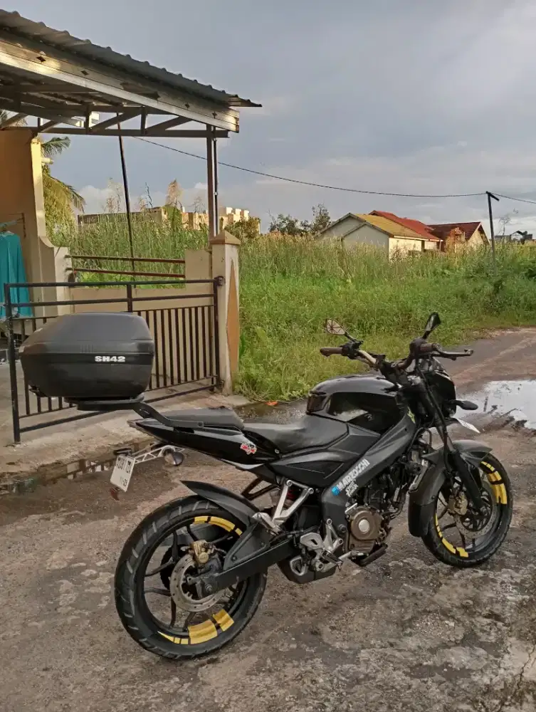 Kawasaki Bajaj Pulsar NS200