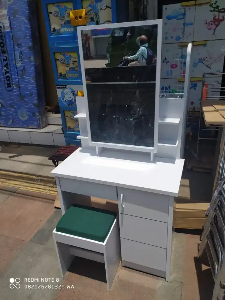 MEJA RIAS MINIMALIS KACA GESER