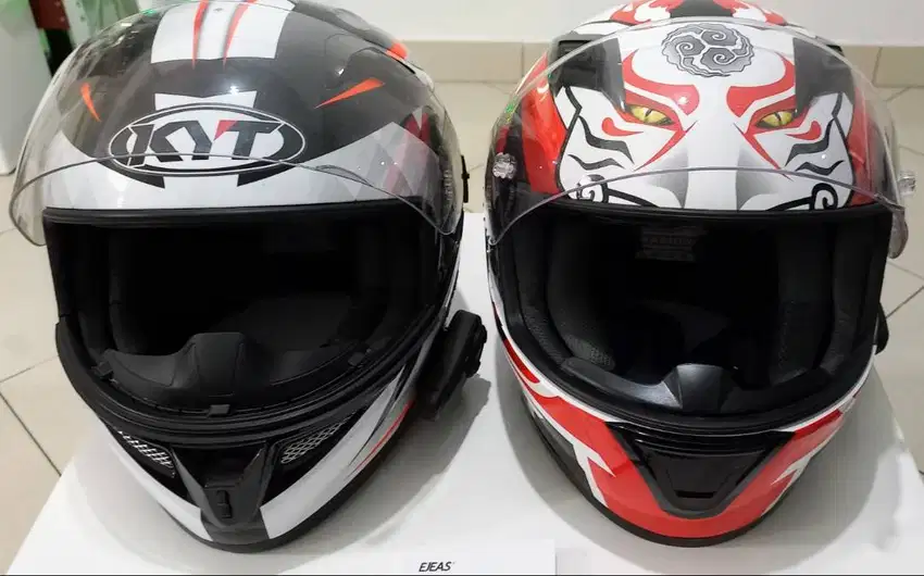 Sepasang Helm (2) KYT Full Face + Bluetooth Intercom (2)