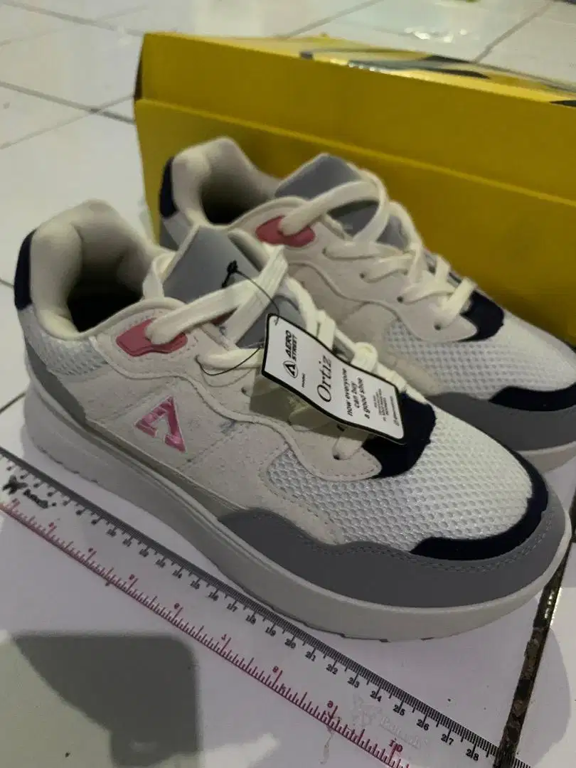 Aerostreet Abu Navy (Logo Pink)