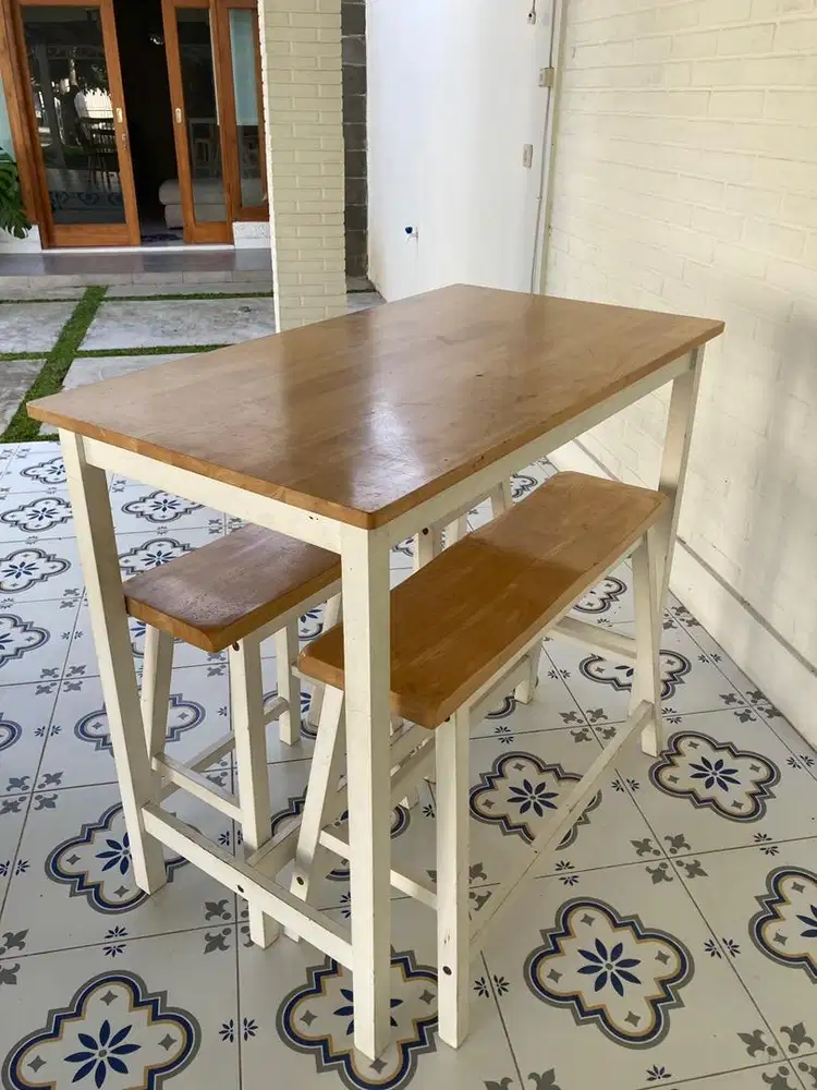 Meja makan informa soul