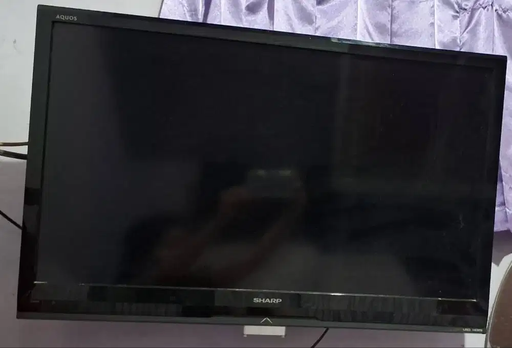 Sharp LCD Colour TV 32 inchi  Model LC-32LE24OM