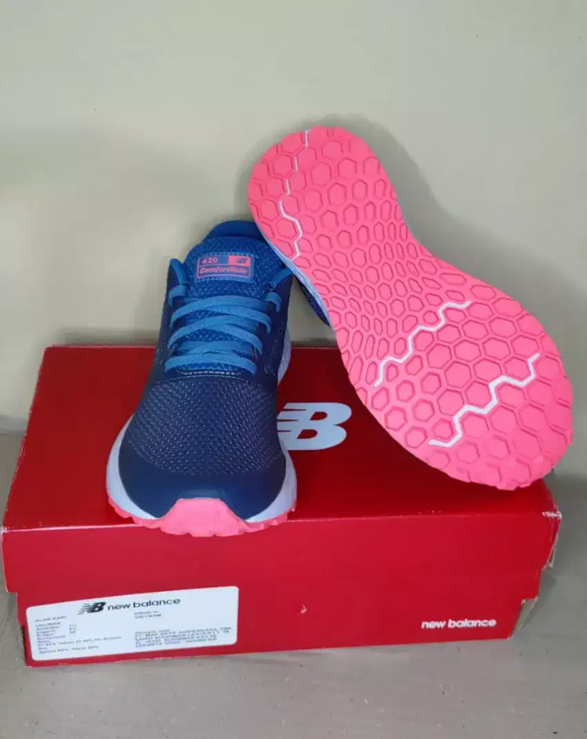 Sepatu Lari Women's NB 420