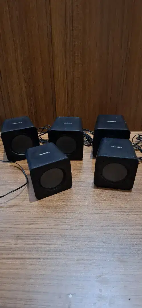 Philips home theatre HTD 5 pcs speakers front suround center
